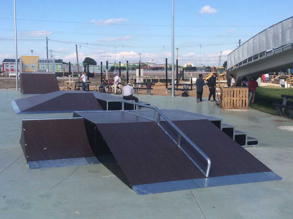 Rampa Funbox - Skate Park de Dedo - Com Suporte em Madeira - 3836